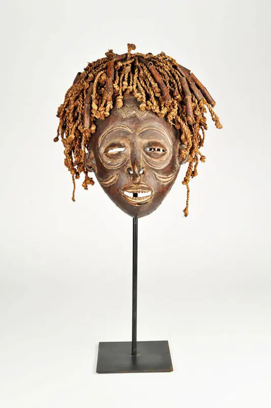 máscara africana en pie, objetos de arte de africa